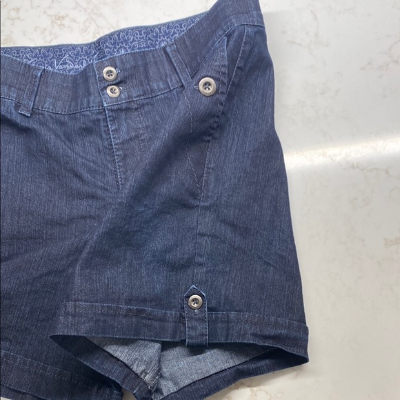 Gloria Vanderbilt Shorts Denim Tailored Dark Wash Blue Jean Cotton Blend Size 6 - Picture 4 of 12